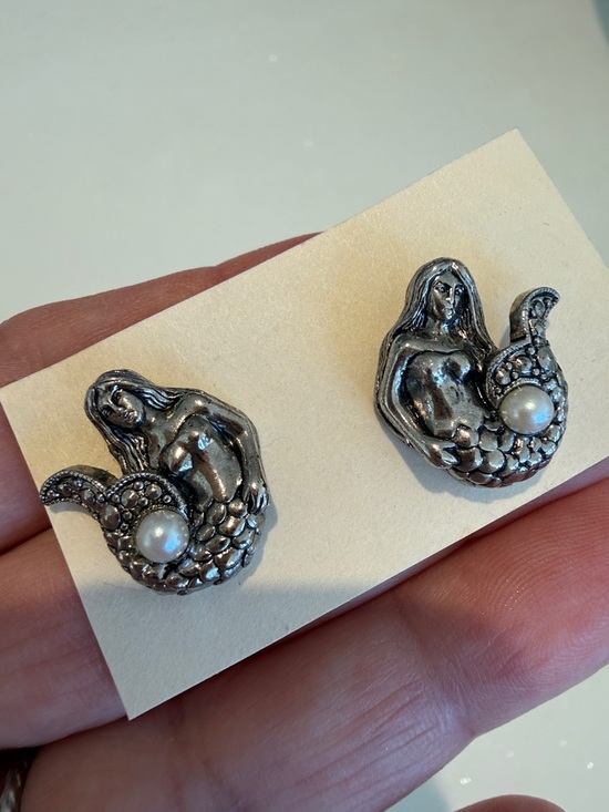 Avon Jewelry - Avon Mermaid Pearl Stud Earrings